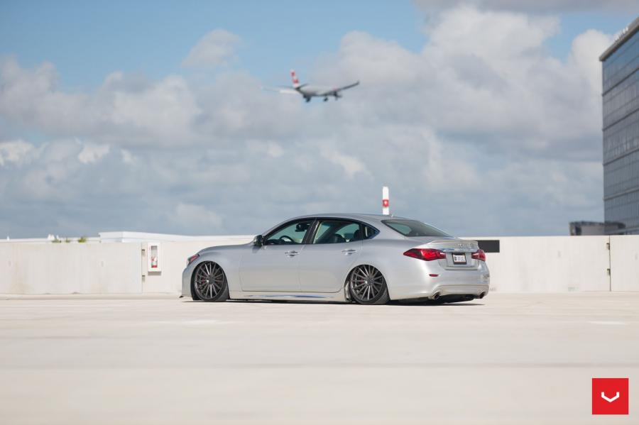  Infiniti Q70 on Vossen Wheels (VFS2) 2017 года  (фото 22 из 43)